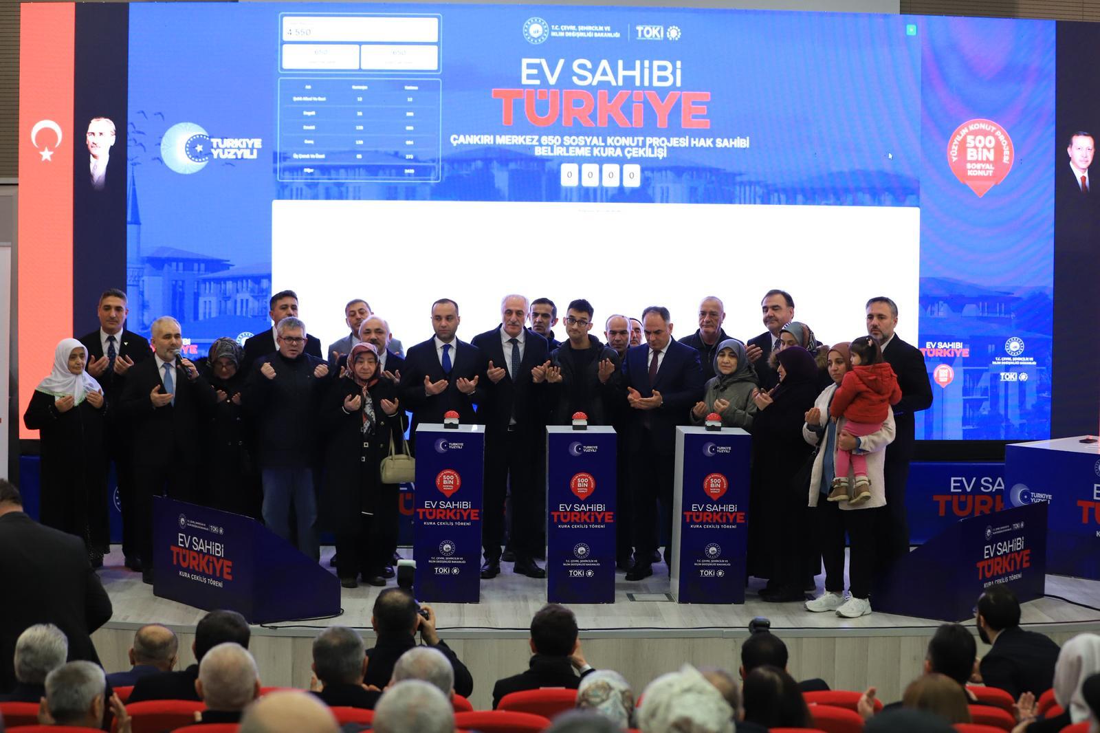 YÜZYILIN KONUT PROJESİ KAPSAMINDA ÇANKIRI'DA DÜZENLENEN KURA ÇEKİMİ, GENEL MÜDÜR KARAHAN'IN KATILIMIYLA YAPILDI