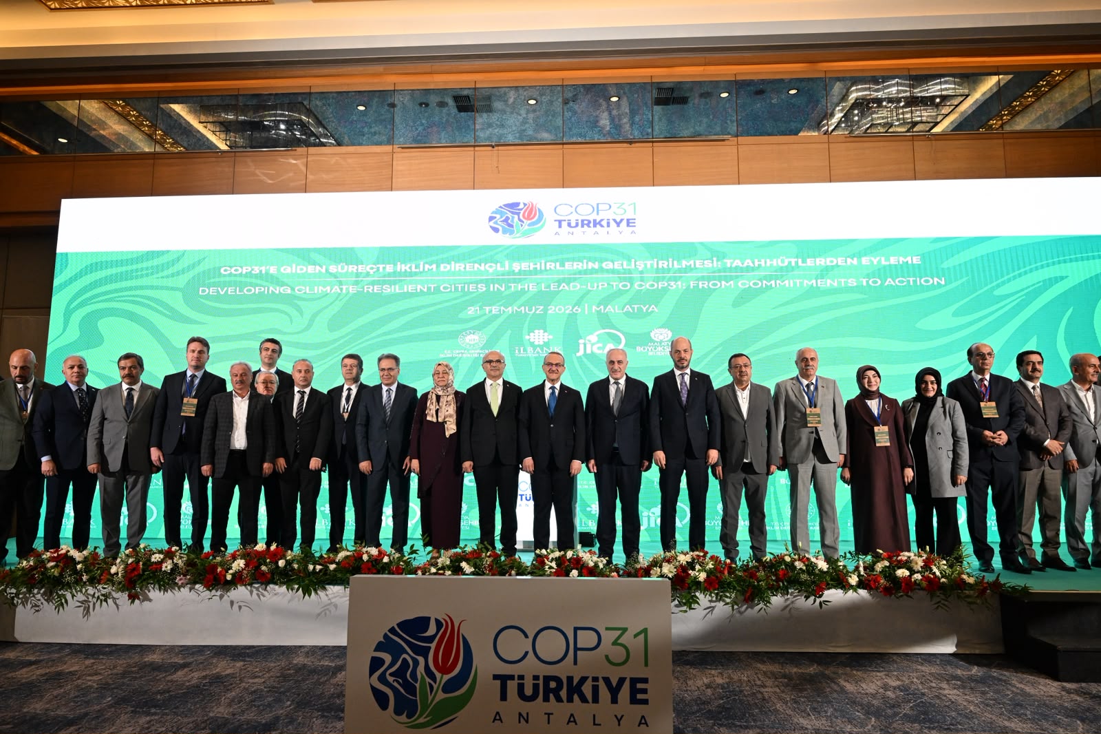 ''COP31'E GİDEN SÜREÇTE İKLİM DİRENÇLİ ŞEHİRLERİN GELİŞTİRİLMESİ: TAAHHÜTLERDEN EYLEME'' ETKİNLİĞİ MALATYA'DA DÜZENLENDİ